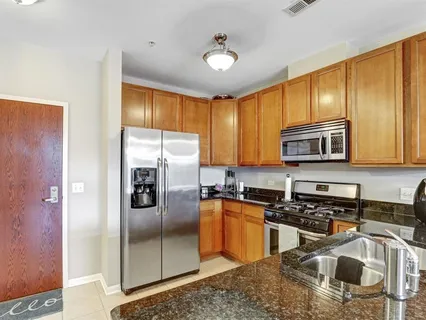 $1,950 | 6436 Roosevelt Road, Unit 208, Oak Park, IL 60304