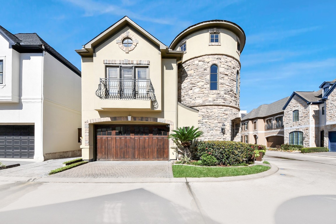 6302 Hermann Lake Drive Houston, TX 77021 - Photo 2 of 50 a front view of a house with a garden
