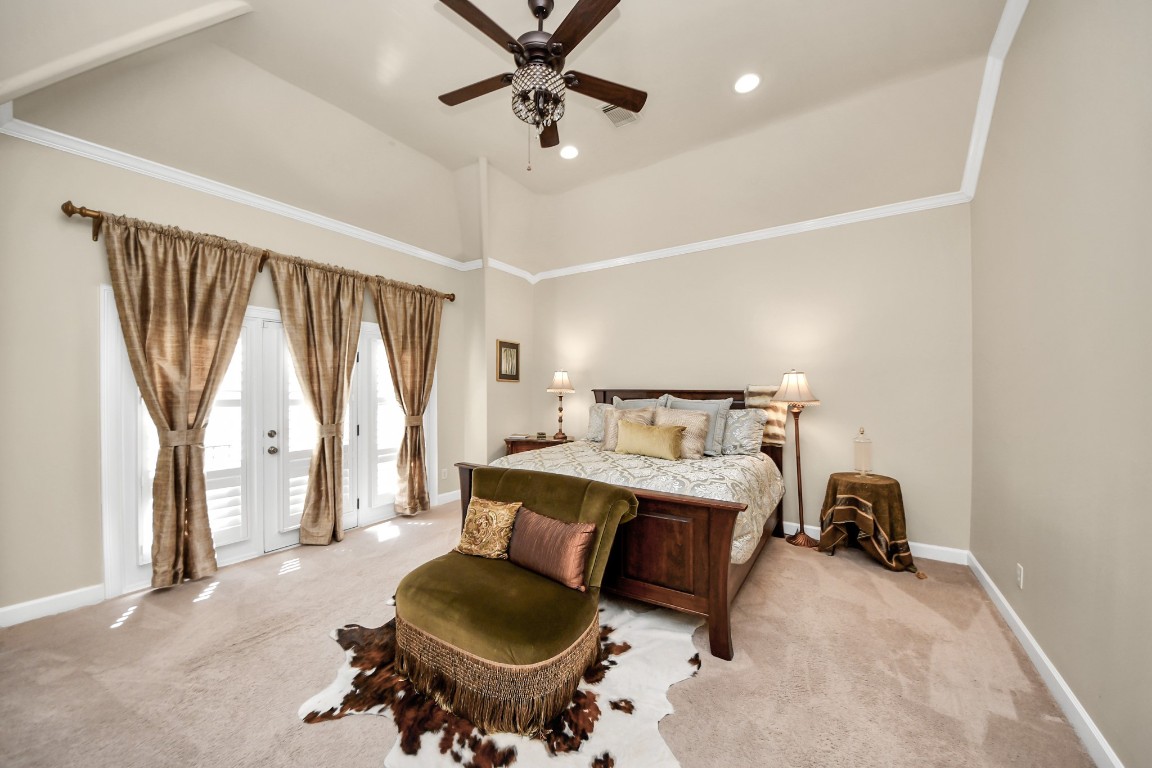 6302 Hermann Lake Drive Houston, TX 77021 - Photo 25 of 50 a living room with furniture and a rug
