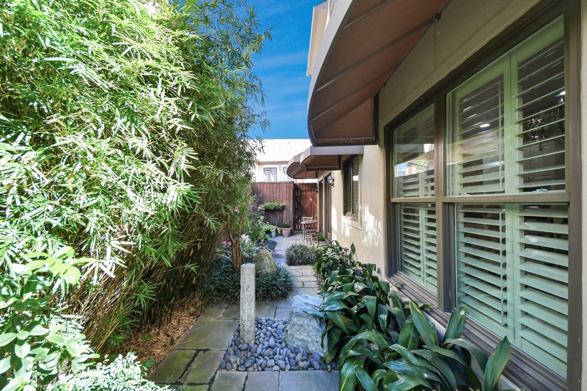 6302 Hermann Lake Drive Houston, TX 77021 - Photo 43 of 50 a view of a house with a backyard