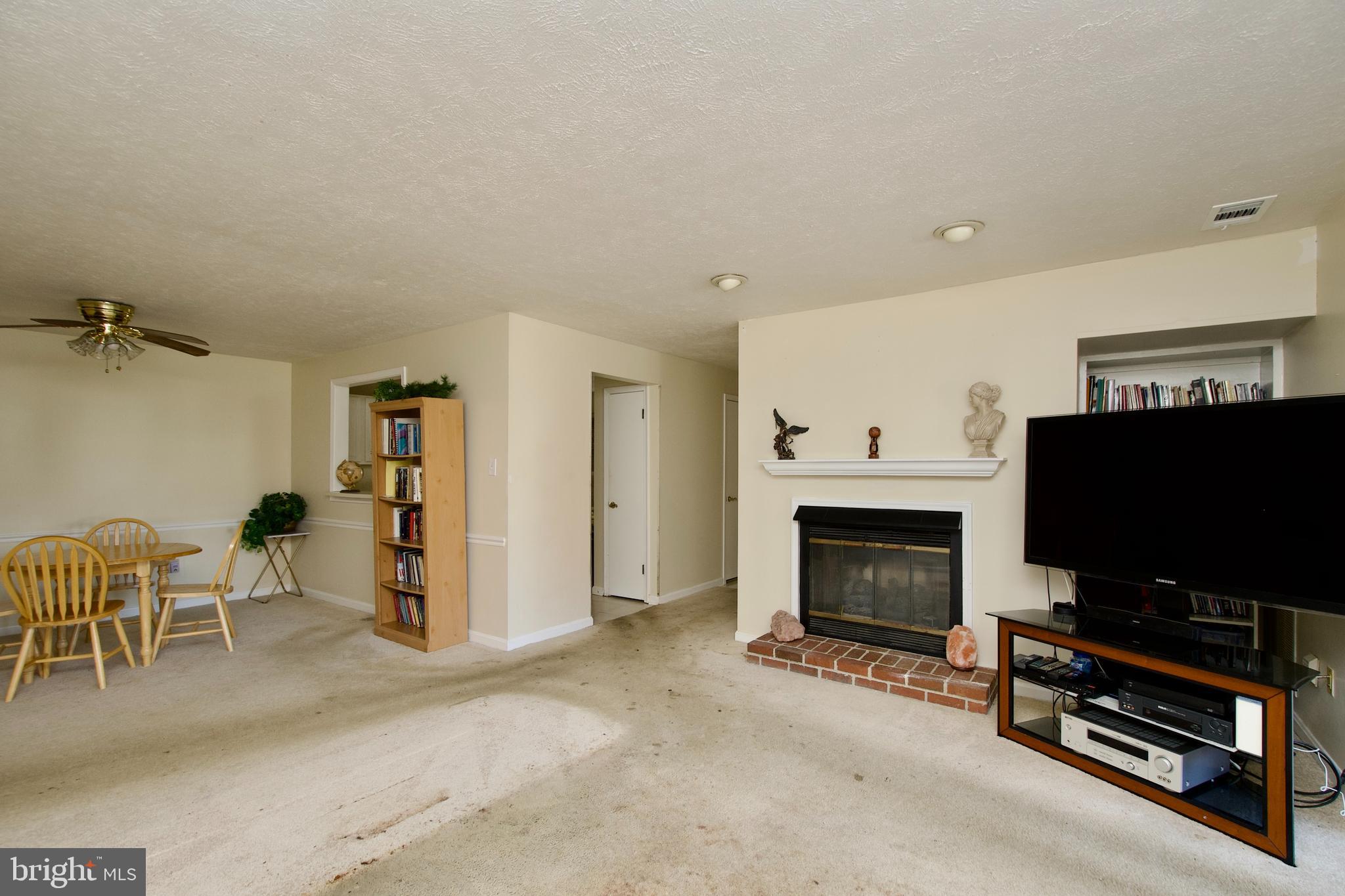 10066 Oakton Terrace Road, Unit 10066 Oakton, VA 22124 - Photo 11 of 35 View left to DR