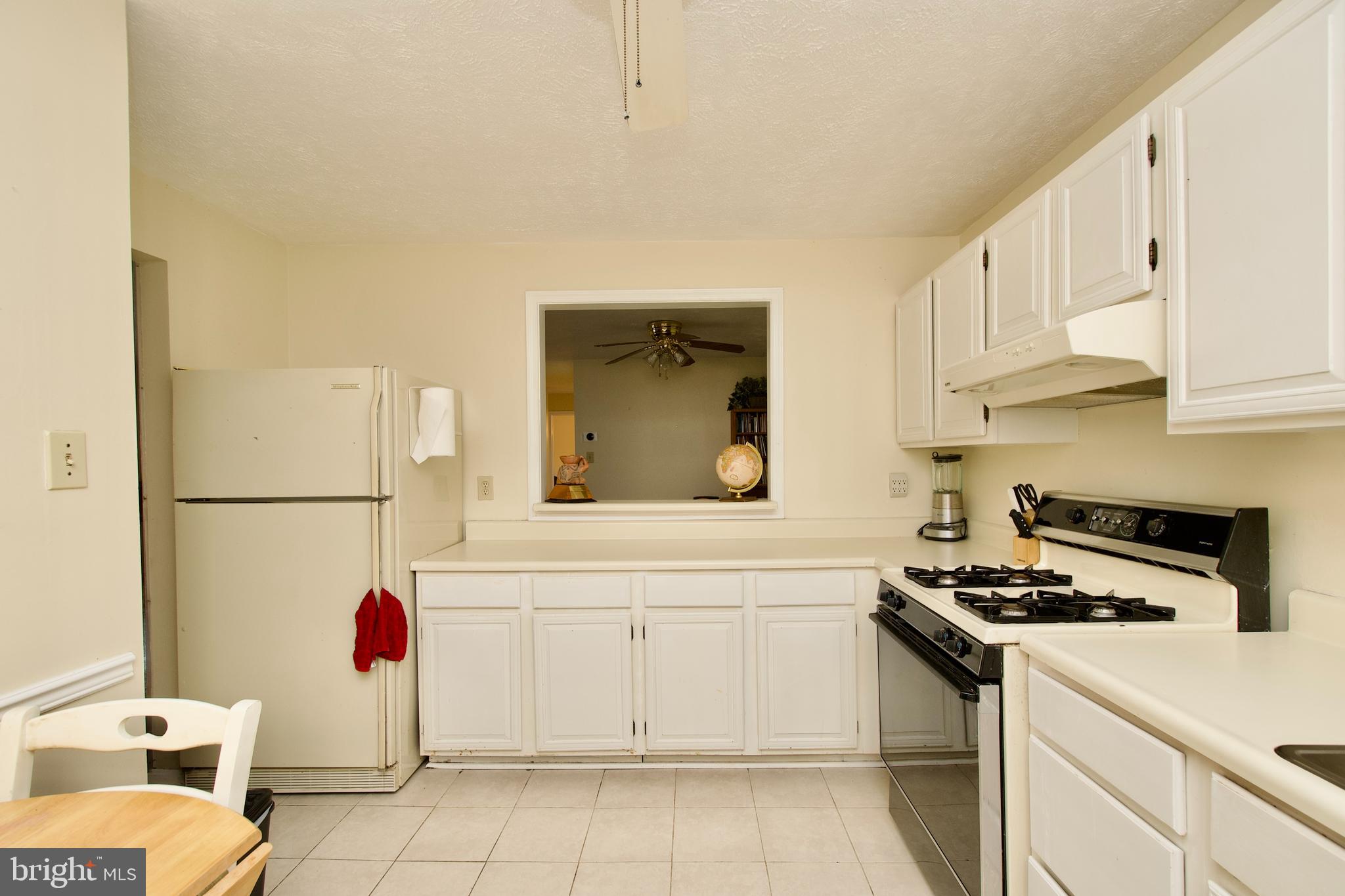 10066 Oakton Terrace Road, Unit 10066 Oakton, VA 22124 - Photo 17 of 35 Pass through to DR