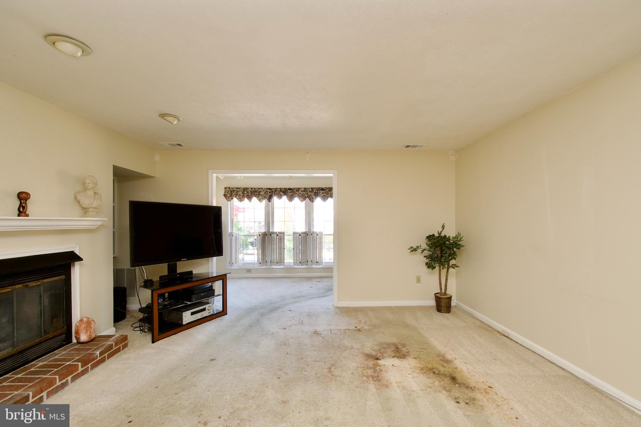 10066 Oakton Terrace Road, Unit 10066 Oakton, VA 22124 - Photo 8 of 35 LR