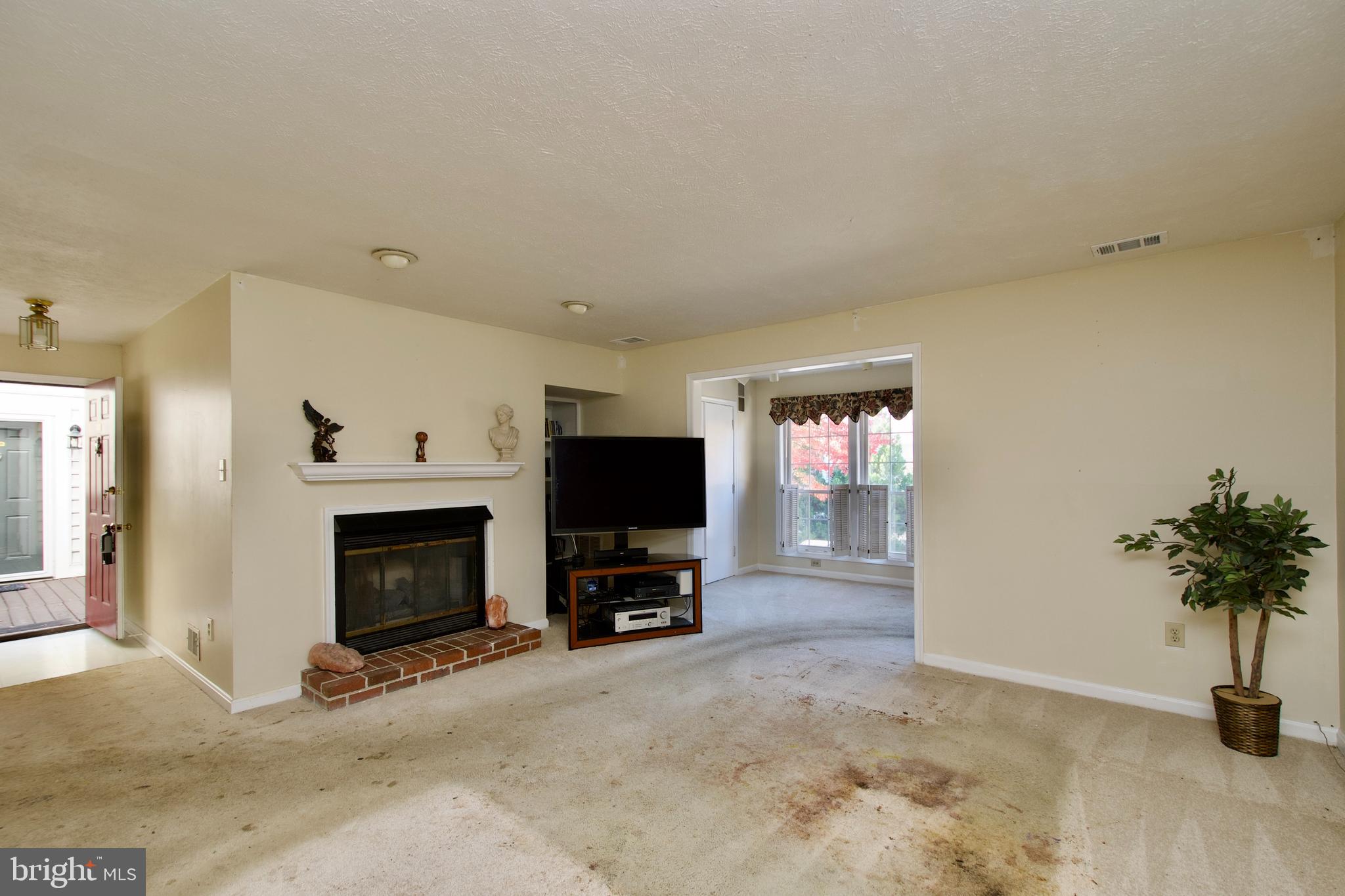 10066 Oakton Terrace Road, Unit 10066 Oakton, VA 22124 - Photo 9 of 35 LR Alt