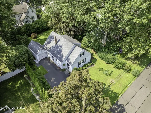 $1,465,000 | 33 Halsey Drive, Old Greenwich, CT 06870