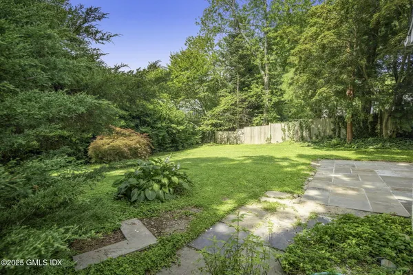 $1,465,000 | 33 Halsey Drive, Old Greenwich, CT 06870