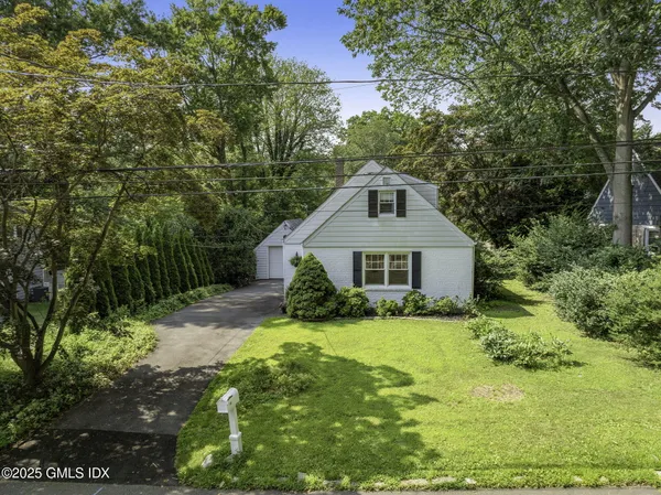 $1,465,000 | 33 Halsey Drive, Old Greenwich, CT 06870