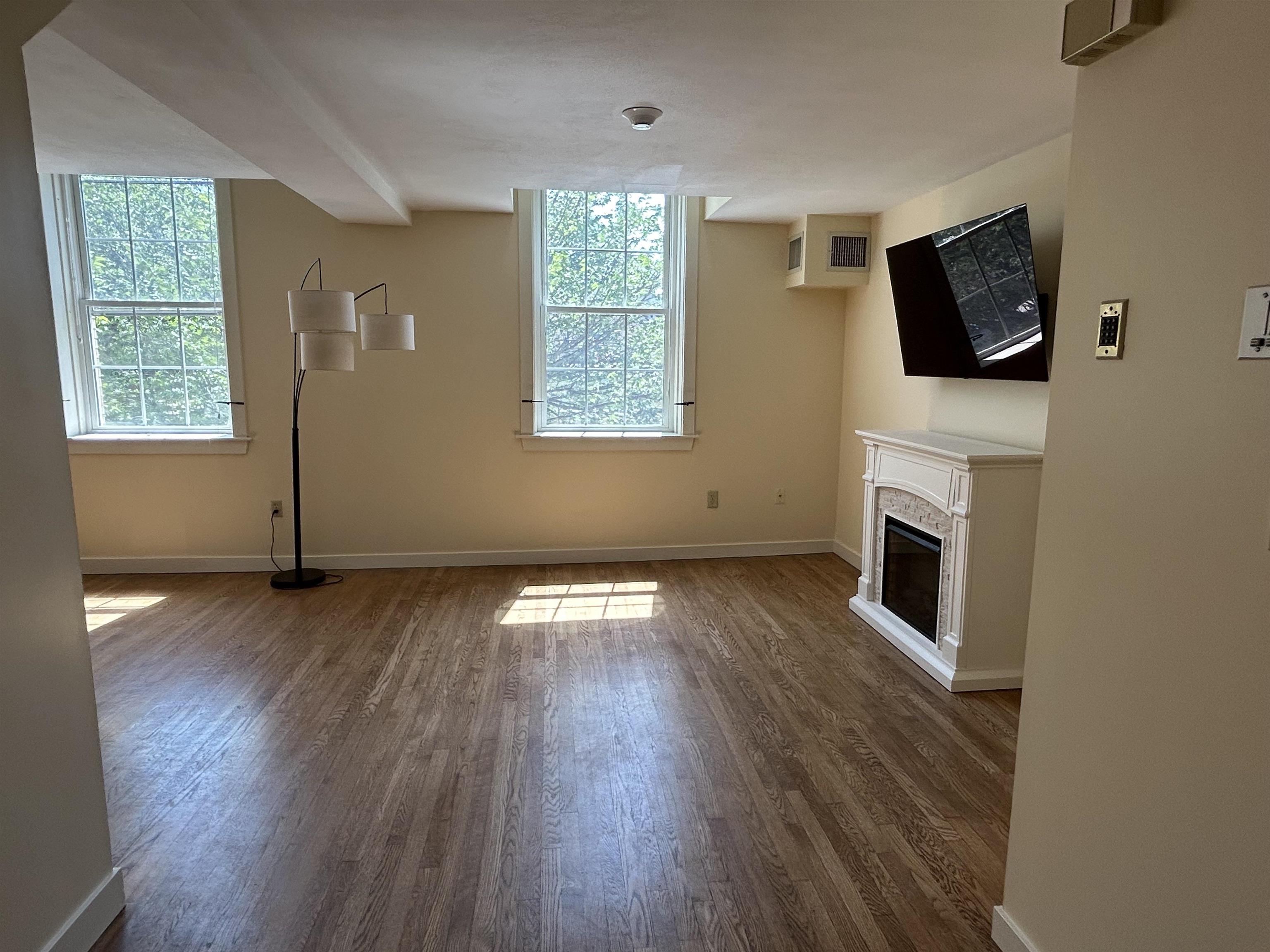 196 Water Street, Unit 18 Exeter, NH 03833 - Photo 3 of 38