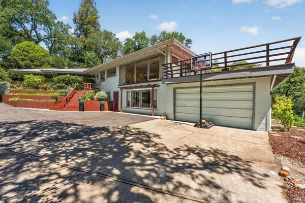 $618,000 | 891 Isola Way, Ukiah, CA 95482