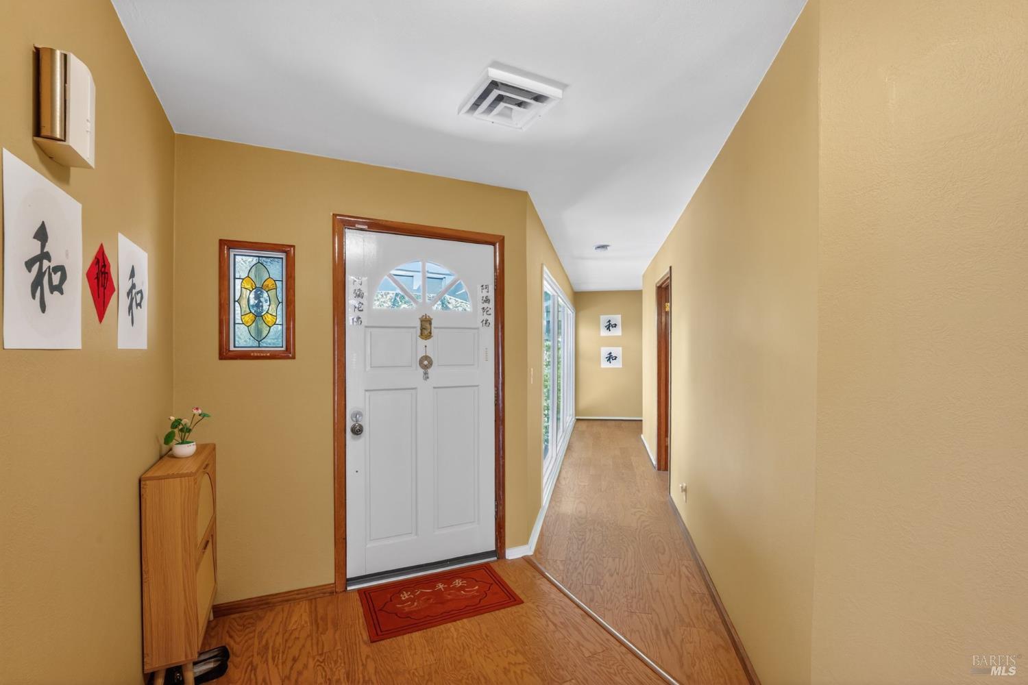 891 Isola Way Ukiah, CA 95482 - Photo 28 of 46 a view of a hallway with wooden floor and closet