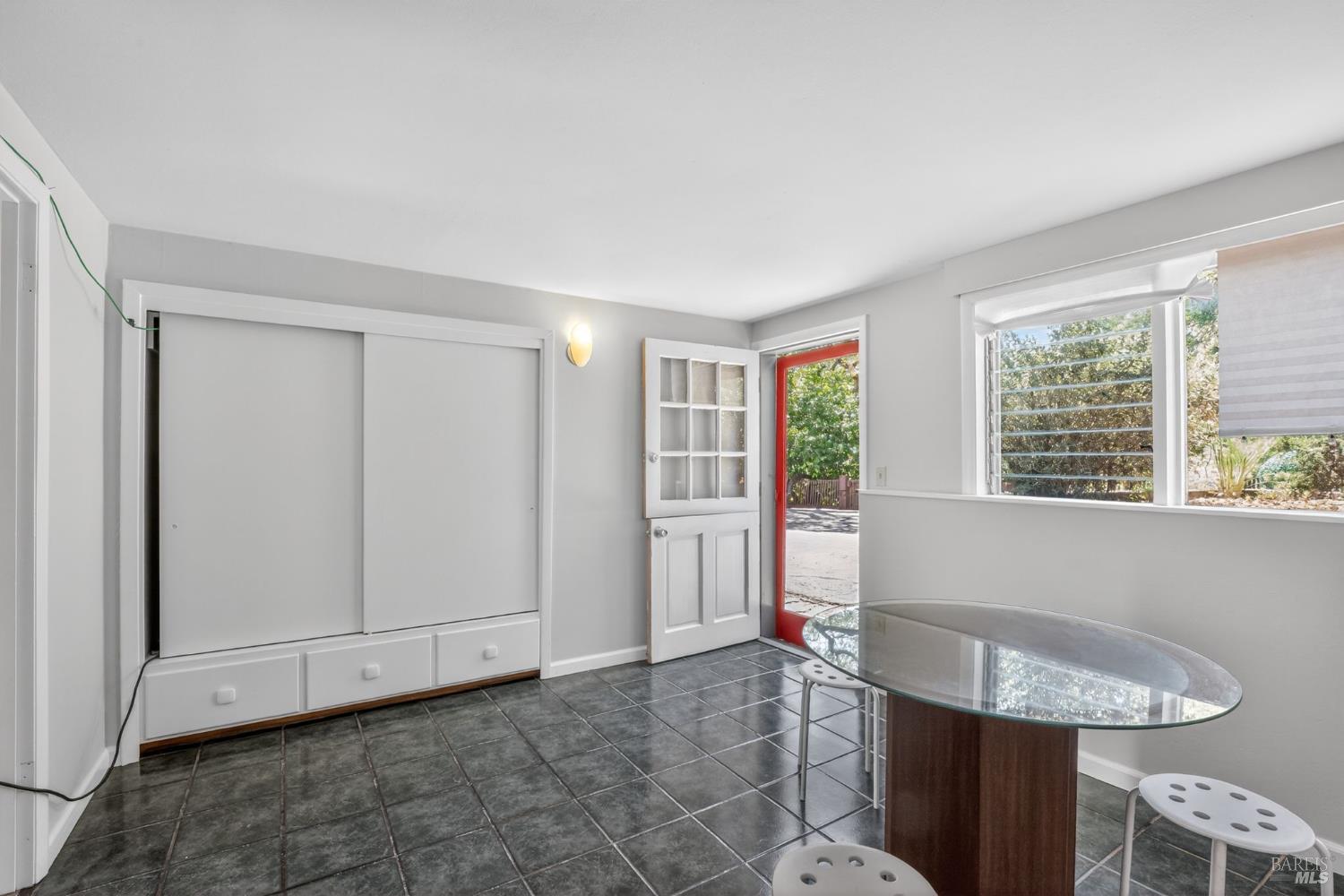 891 Isola Way Ukiah, CA 95482 - Photo 42 of 46 a bathroom with a sink and a mirror