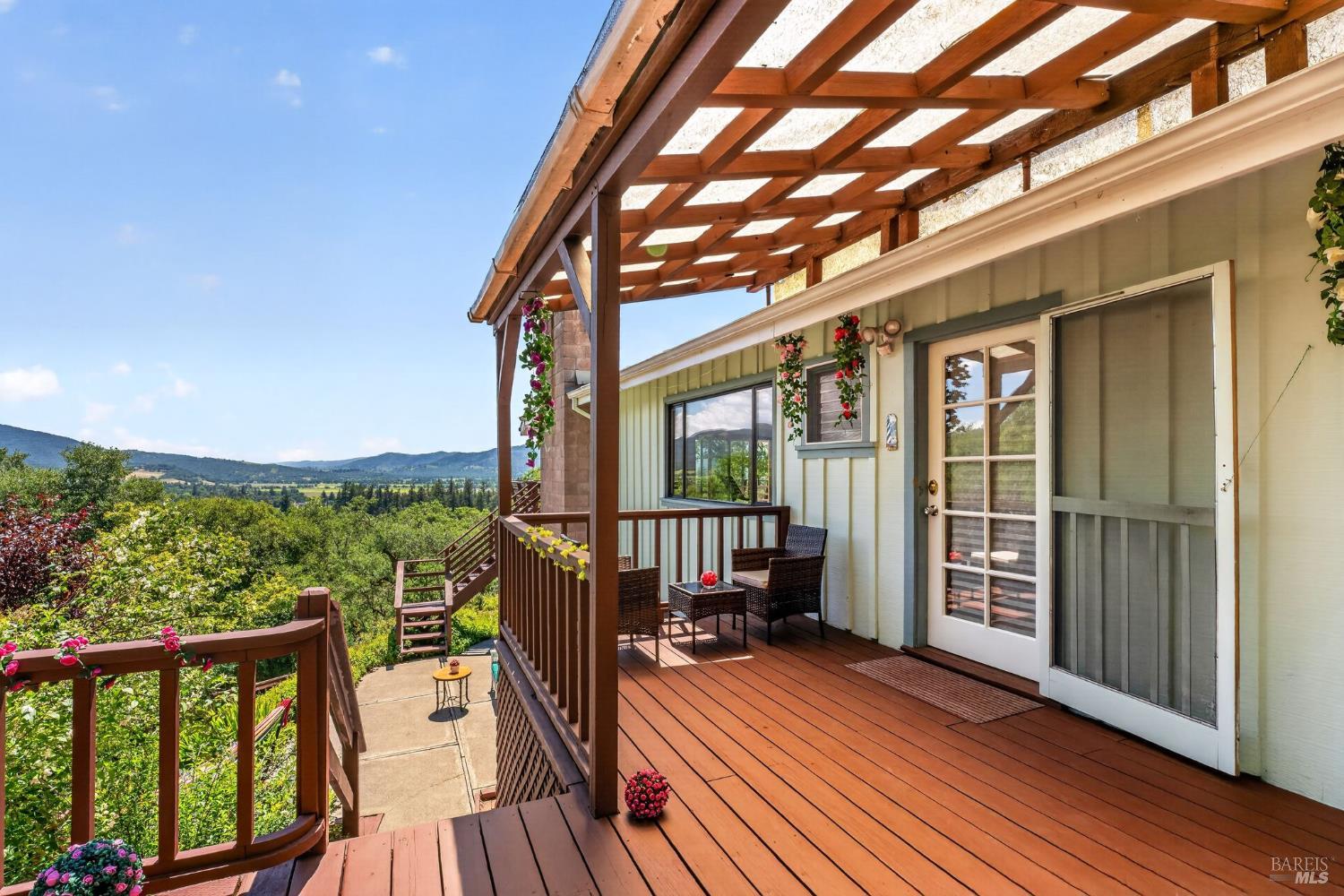891 Isola Way Ukiah, CA 95482 - Photo 6 of 46 a view of balcony with furniture and wooden floor