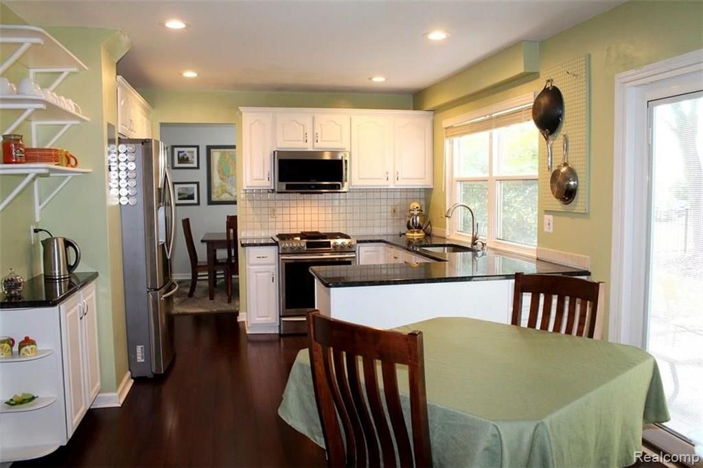 40555 East Mill Rd Court Novi, MI 48375 - Photo 16 of 46 Gallery Image 16