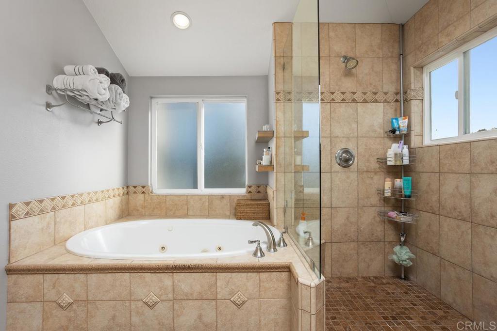 2804 Jacaranda Avenue Carlsbad, CA 92009 - Photo 29 of 36 a bath tub sitting next to a shower