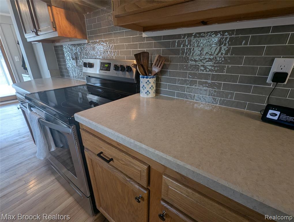 6227 Clarkston Road Clarkston, MI 48346 - Photo 4 of 29 Gallery Image 4