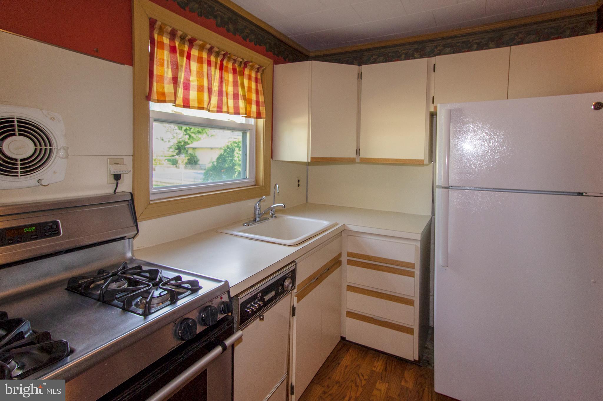 29 Brant Road Norristown, PA 19403 - Photo 11 of 18 Kitchen