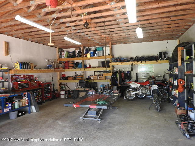 313 Spring Run Road Coldwater, MS 38618 - Photo 2 of 44