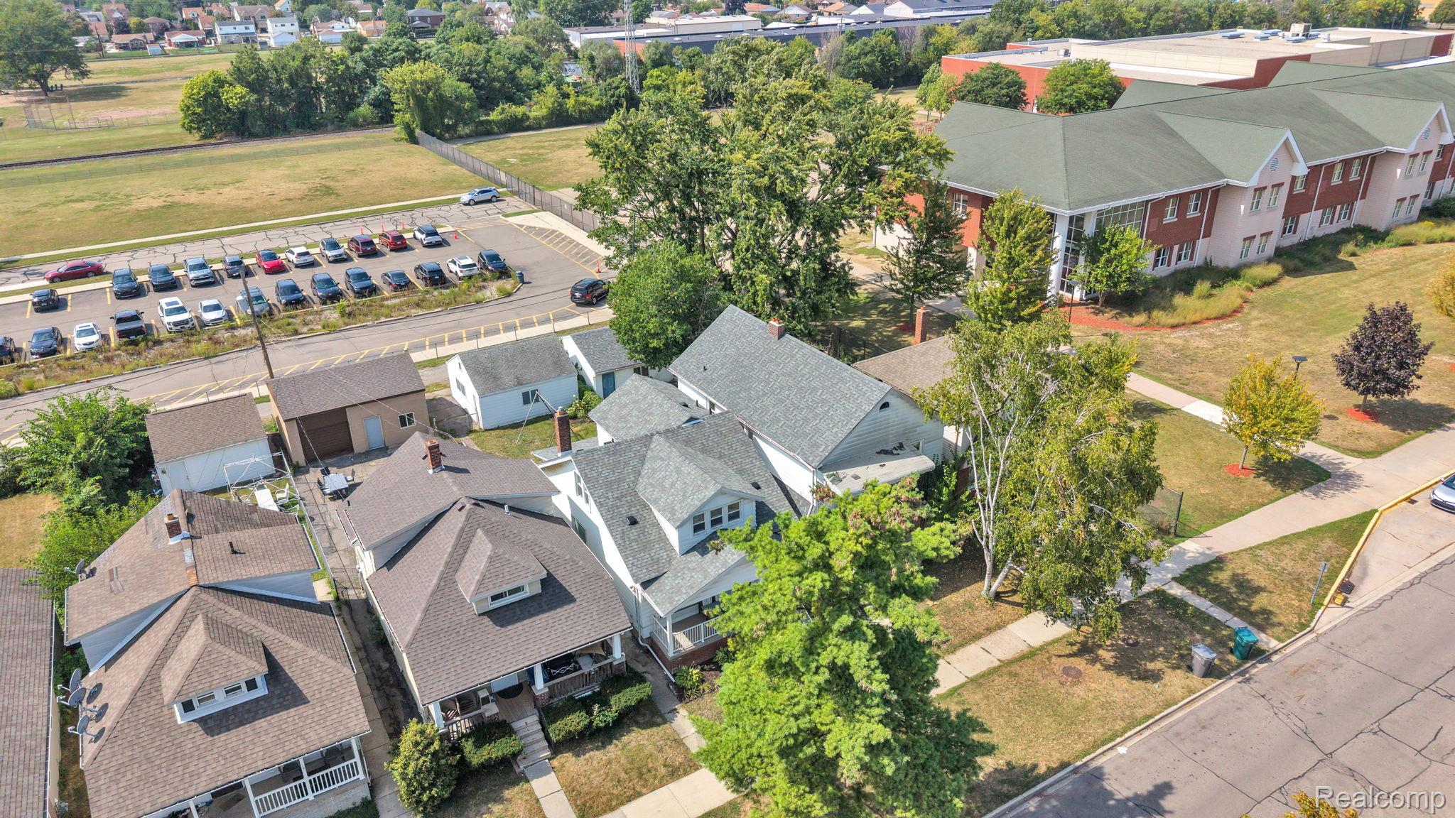 7631 Maple Street Dearborn, MI 48126 - Photo 5 of 48 Additional content