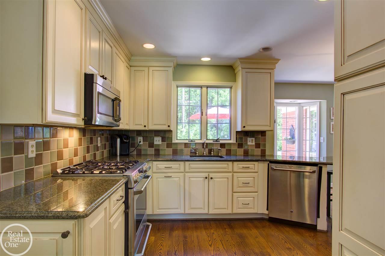 1130 South Oxford Road Grosse Pointe, MI 48236 - Photo 7 of 48 31350591-6.JPG