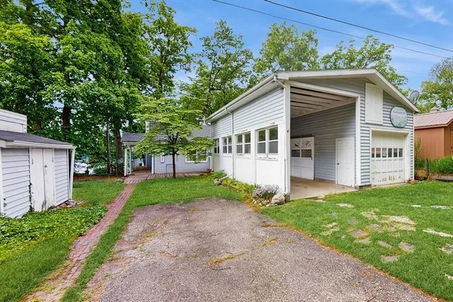 $379,000 | 14883 Hideaway Drive, Vandalia, MI 49095