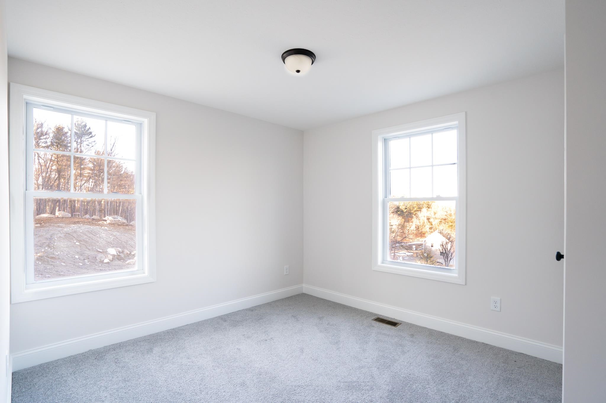 19 Mammoth Road Pelham, NH 03076 - Photo 17 of 22