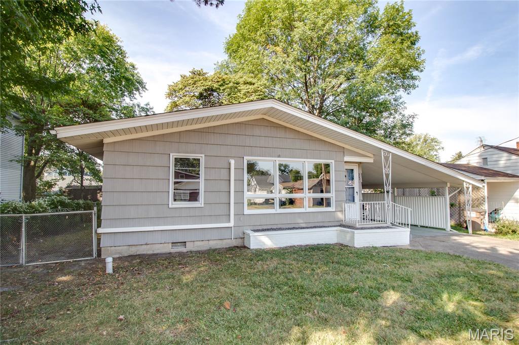 302 Harrison Street Jerseyville, IL 62052 - Photo 3 of 24