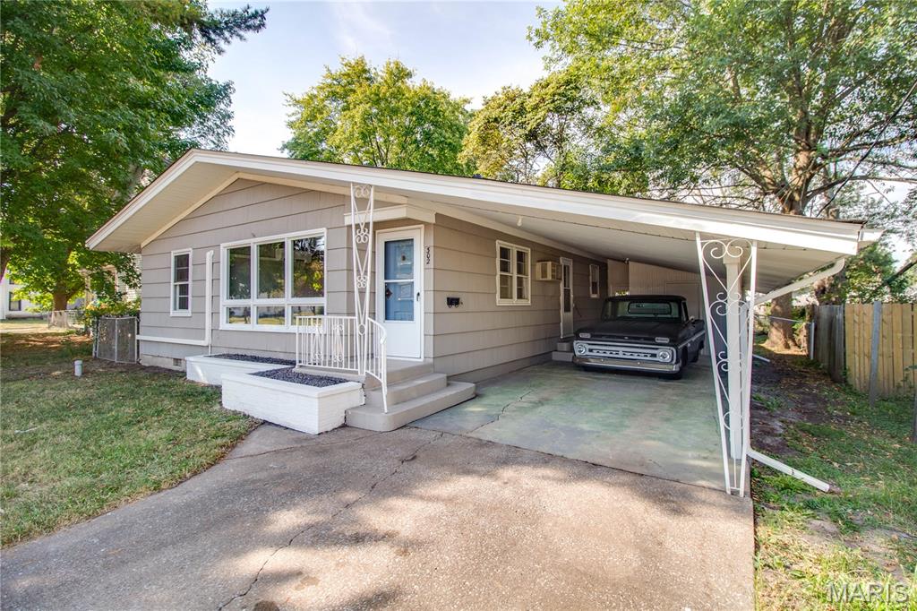 302 Harrison Street Jerseyville, IL 62052 - Photo 4 of 24