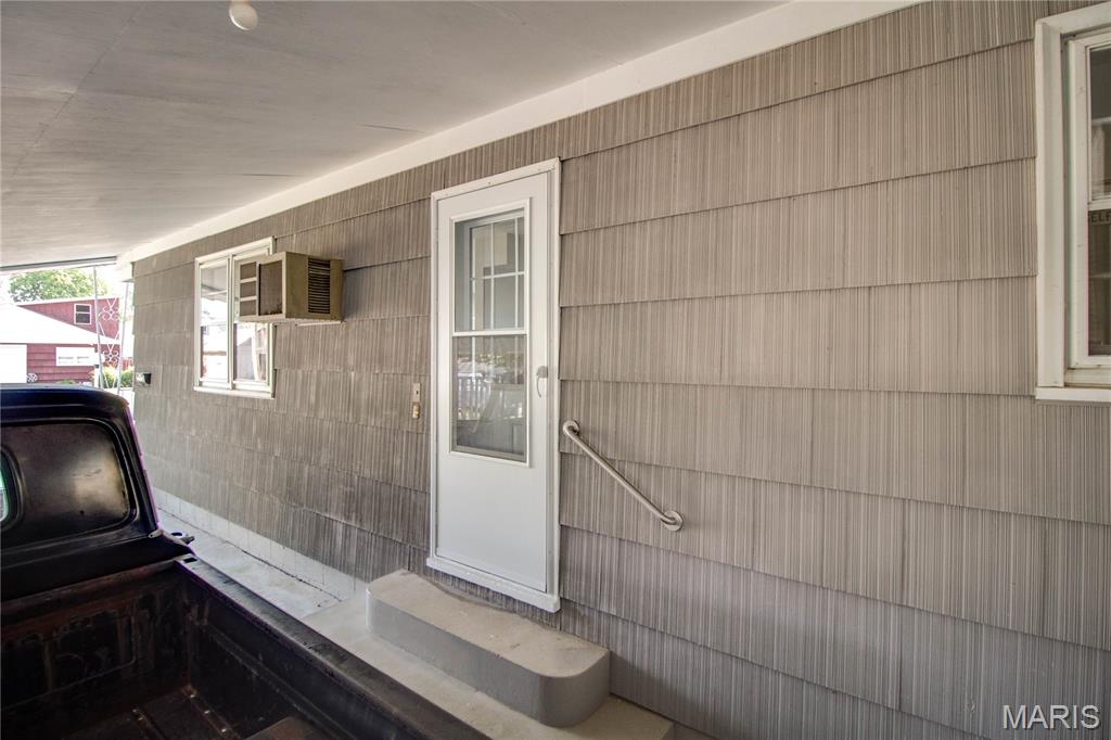 302 Harrison Street Jerseyville, IL 62052 - Photo 5 of 24