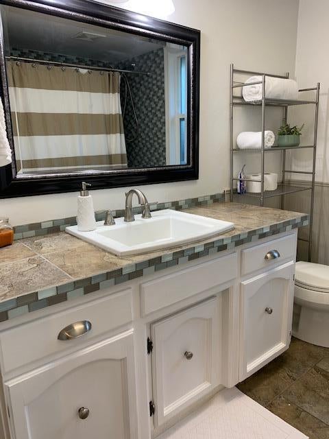 2125 Spring Street Medford, OR 97504 - Photo 13 of 28 Guest Bathroom