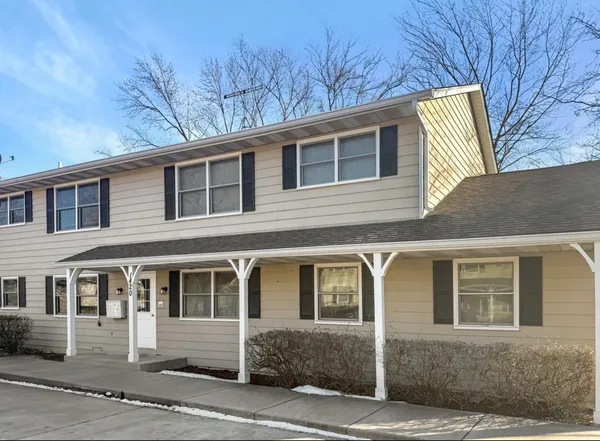$1,700 | 1420 South 14th Street, Unit A, St. Charles, IL 60174