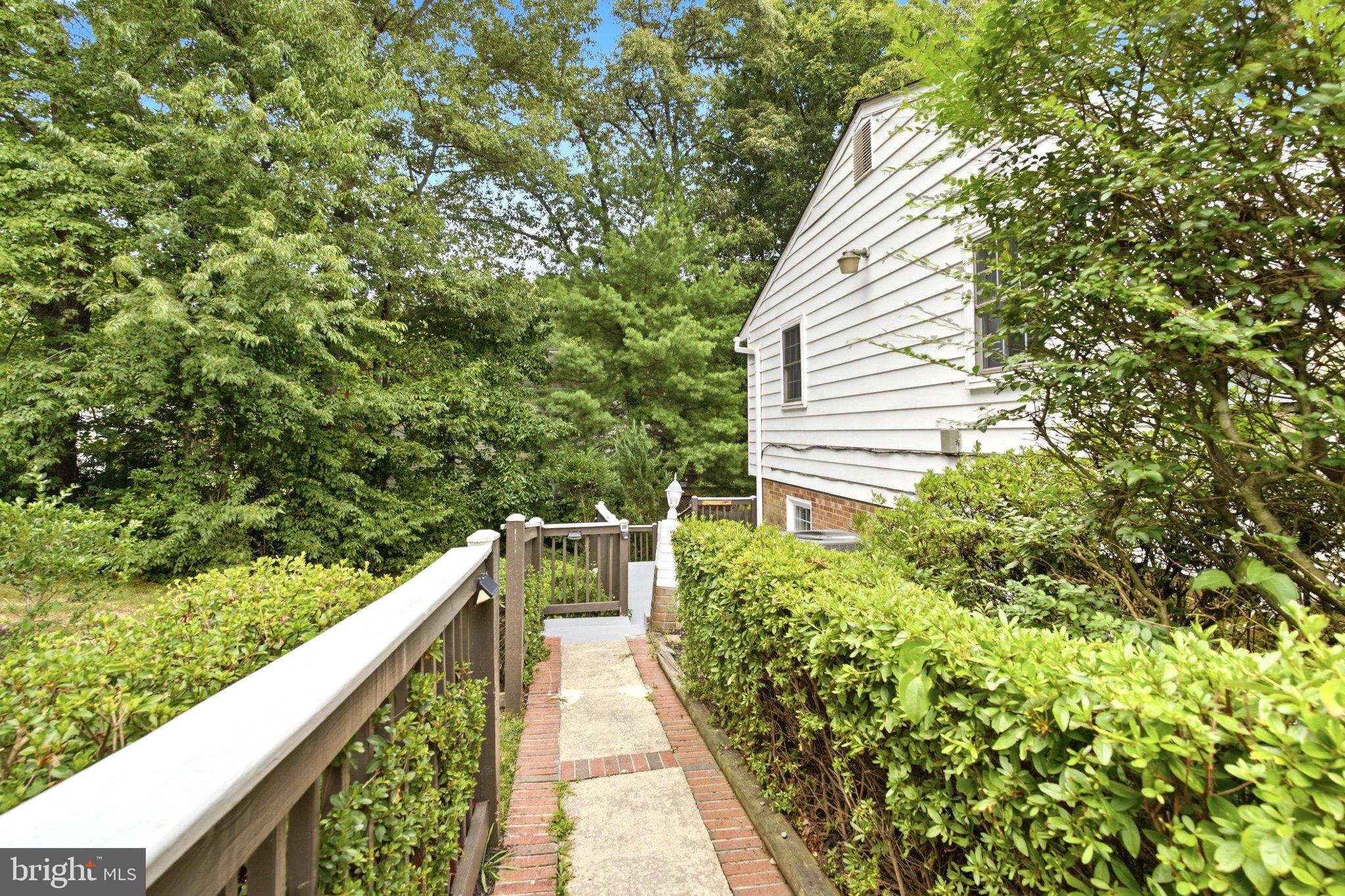 4915 Powell Road Fairfax, VA 22032 - Photo 4 of 34