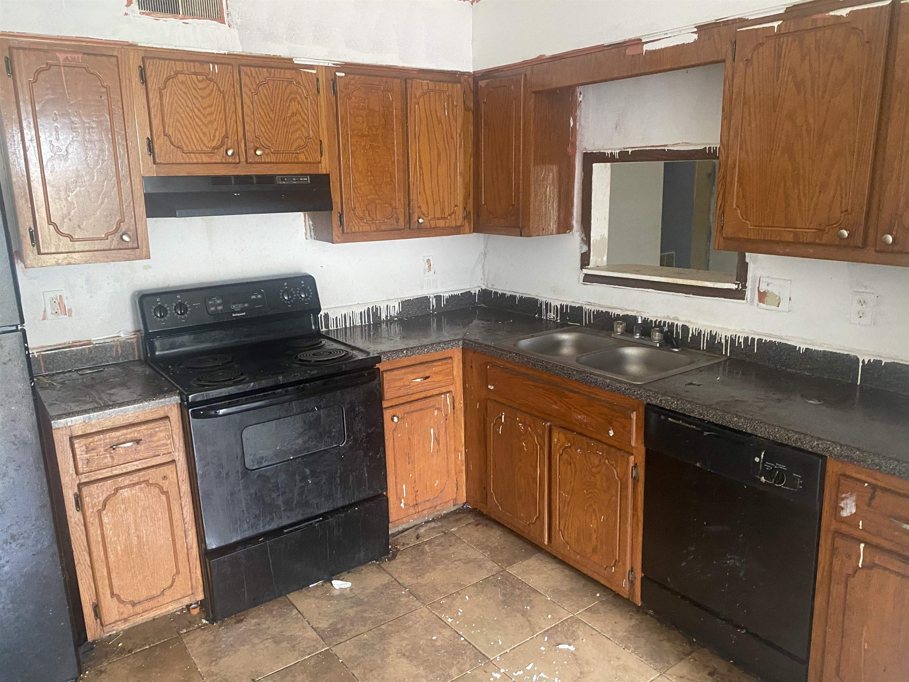 4795 Allrand Road Memphis, TN 38118 - Photo 6 of 21 a kitchen with granite countertop a sink stove and cabinets