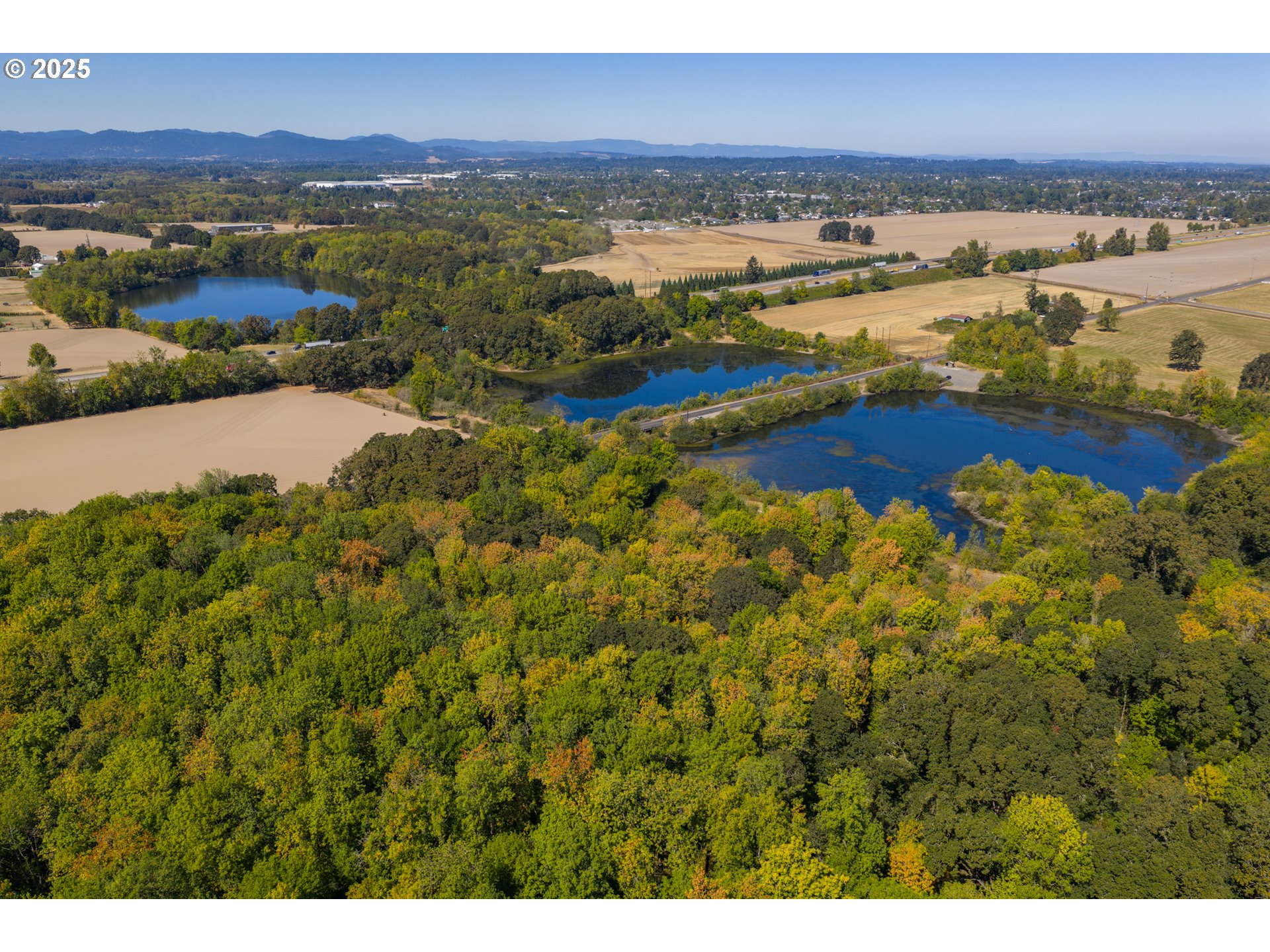 3 Lakes Road Southeast, Unit 200 Albany, OR 97322 - Photo 12 of 15 a view of an ocean and city