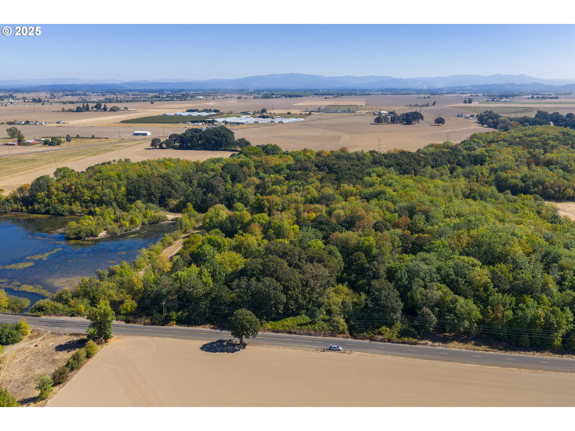 3 Lakes Road Southeast, Unit 200 Albany, OR 97322 - Photo 7 of 15 an aerial view of a yard with mountain
