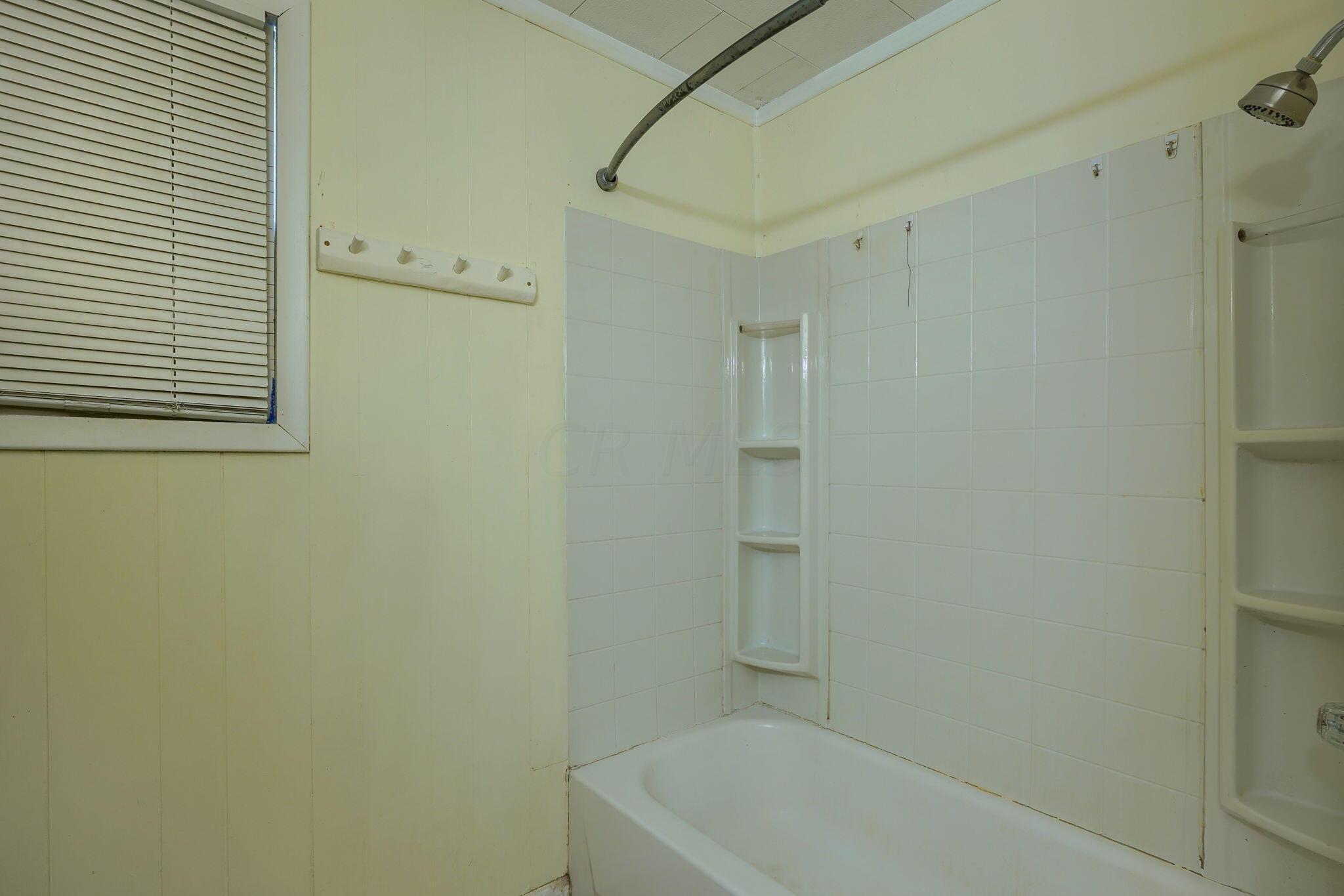 26075 Locust Grove Road New Holland, OH 43145 - Photo 18 of 34 Bathroom