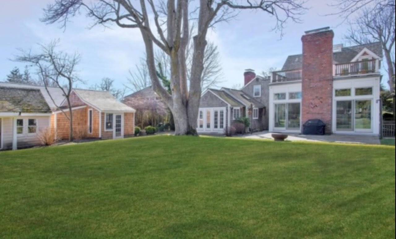 201 Lumber Lane Bridgehampton, NY 11932 - Photo 2 of 21