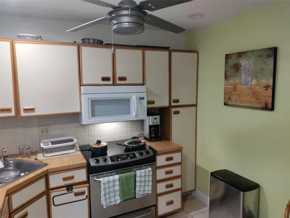 $2,100 | 2852 Carambola Circle South, Unit 2852, Coconut Creek, FL 33066