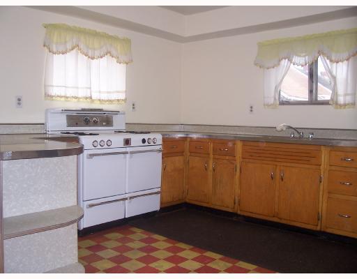 44 Ohio Street McKees Rocks, PA 15136 - Photo 7 of 8 Kitchen.
