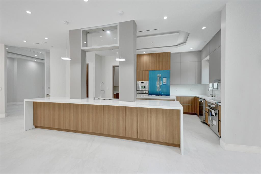 11951 Southwest 3rd Street Plantation, FL 33325 - Photo 8 of 59 a large bathroom with a large tub and sink