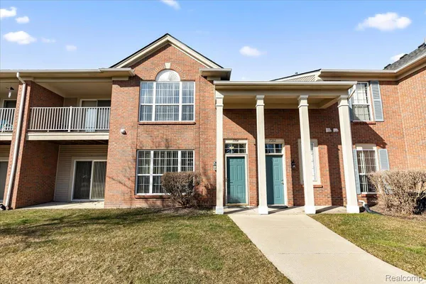 $1,935 | 17104 Chesapeake Circle, Walled Lake, MI 48390