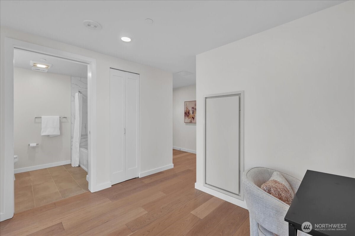 450 South Main Street, Unit 1012 Seattle, WA 98104 - Photo 7 of 31