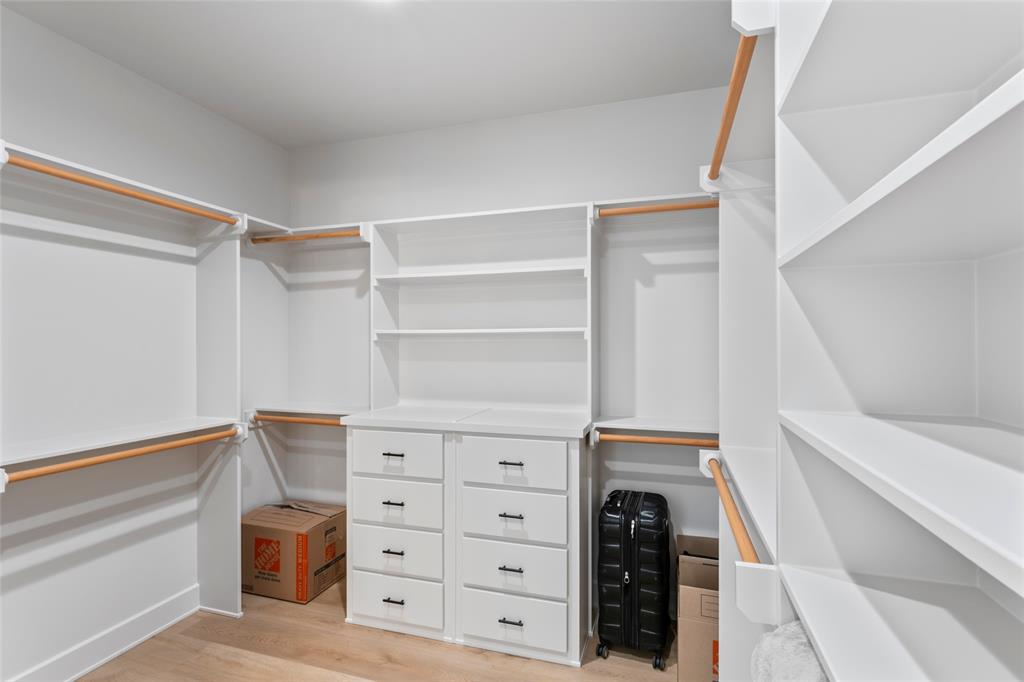 7826 Randy Avenue Abilene, TX 79606 - Photo 20 of 31 Primary walk in closet