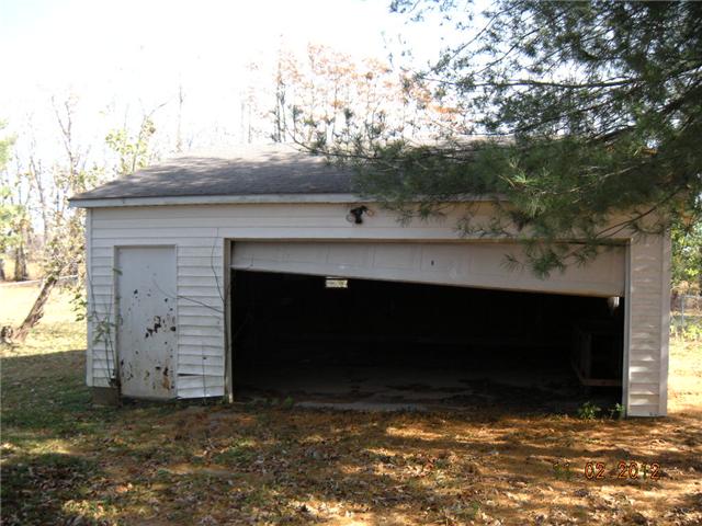 887 Lennox Road Clarksville, TN 37042 - Photo 3 of 11 Detached Dbl Garage