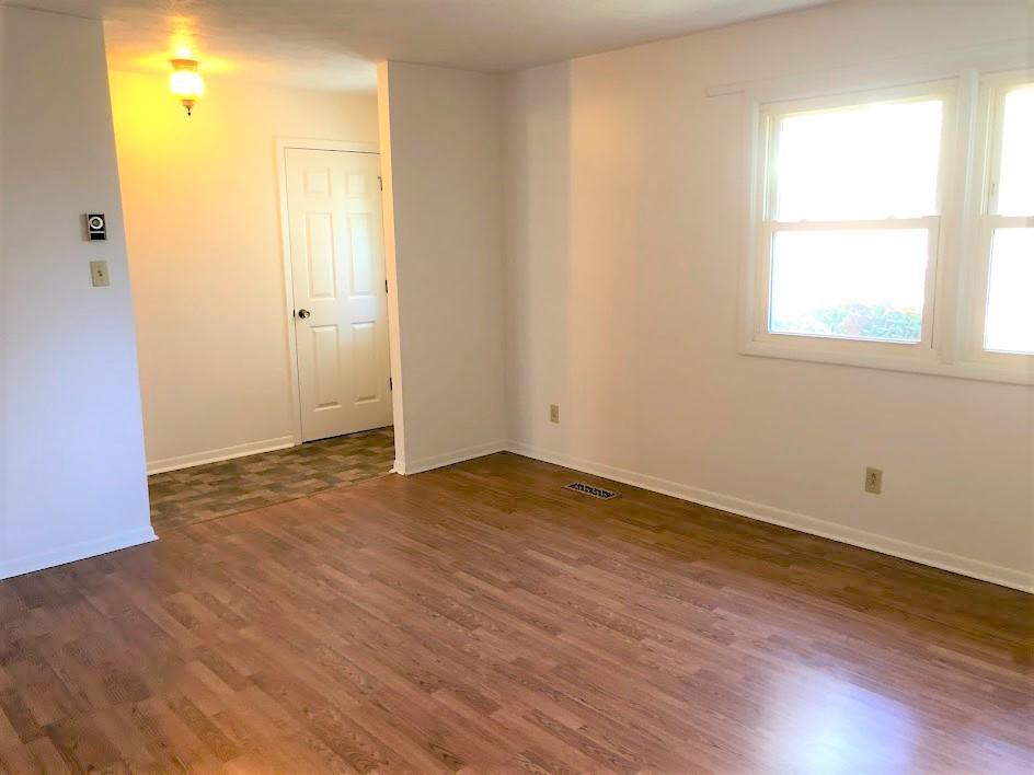 16 Moore Lane Oak Ridge, TN 37830 - Photo 4 of 18 Living Room