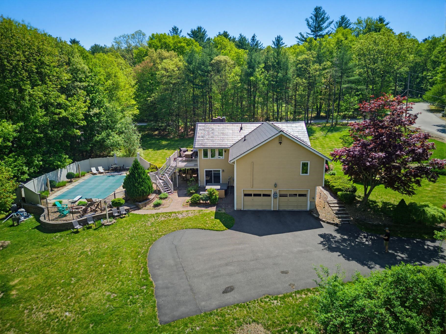 54 Schaefer Circle Hudson, NH 03051 - Photo 6 of 53 Gallery Image 6