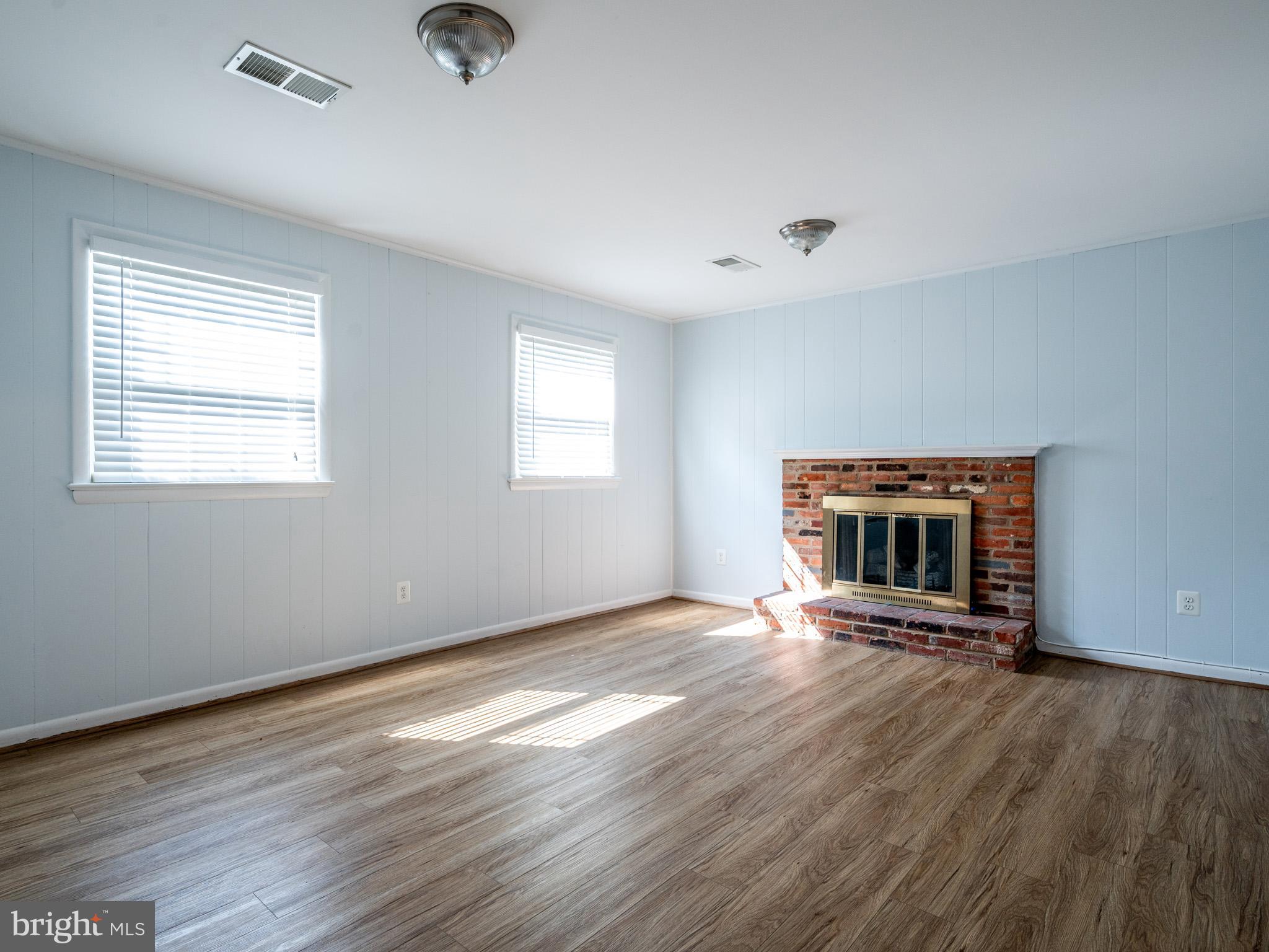 2300 Collingwood Road Alexandria, VA 22306 - Photo 22 of 41 Family Room