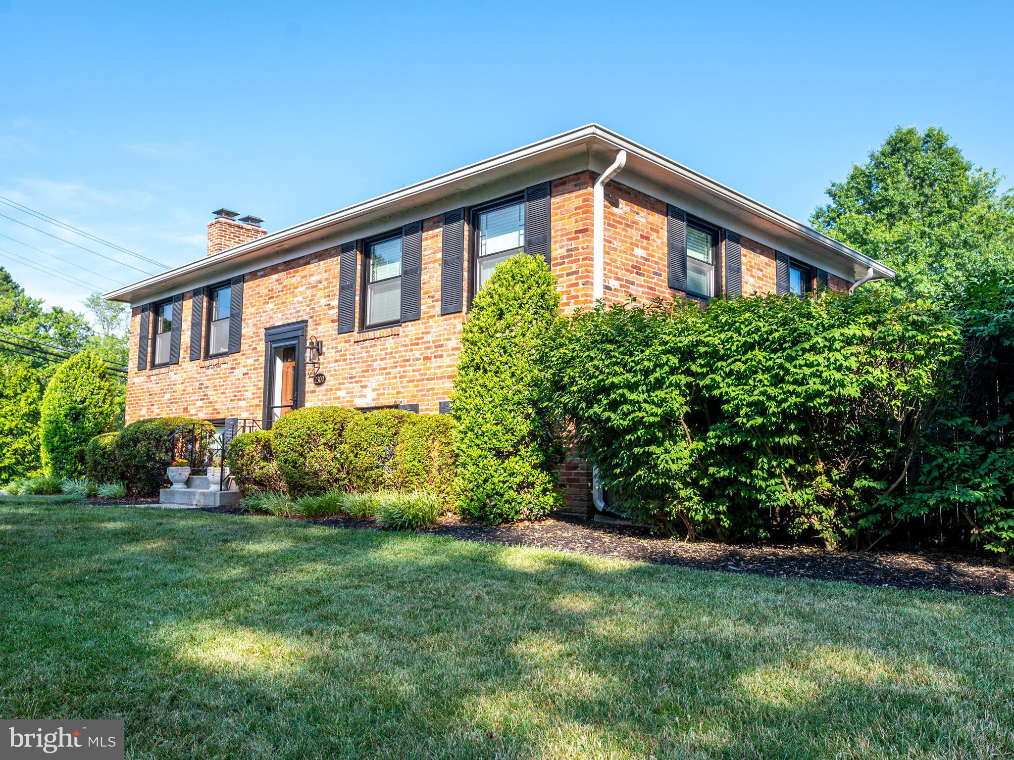2300 Collingwood Road Alexandria, VA 22306 - Photo 3 of 41 Right Front