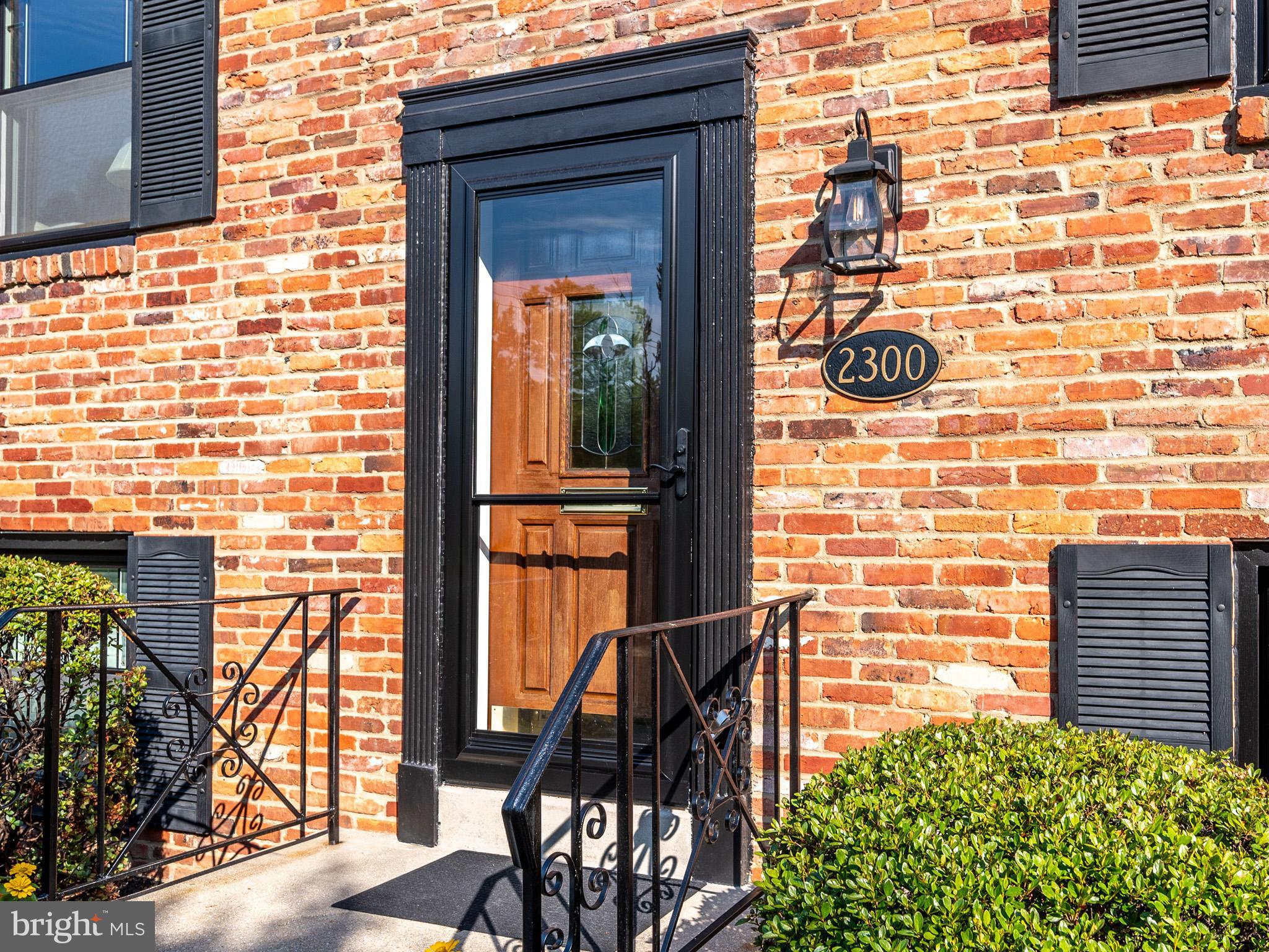 2300 Collingwood Road Alexandria, VA 22306 - Photo 4 of 41 Detail of entrance