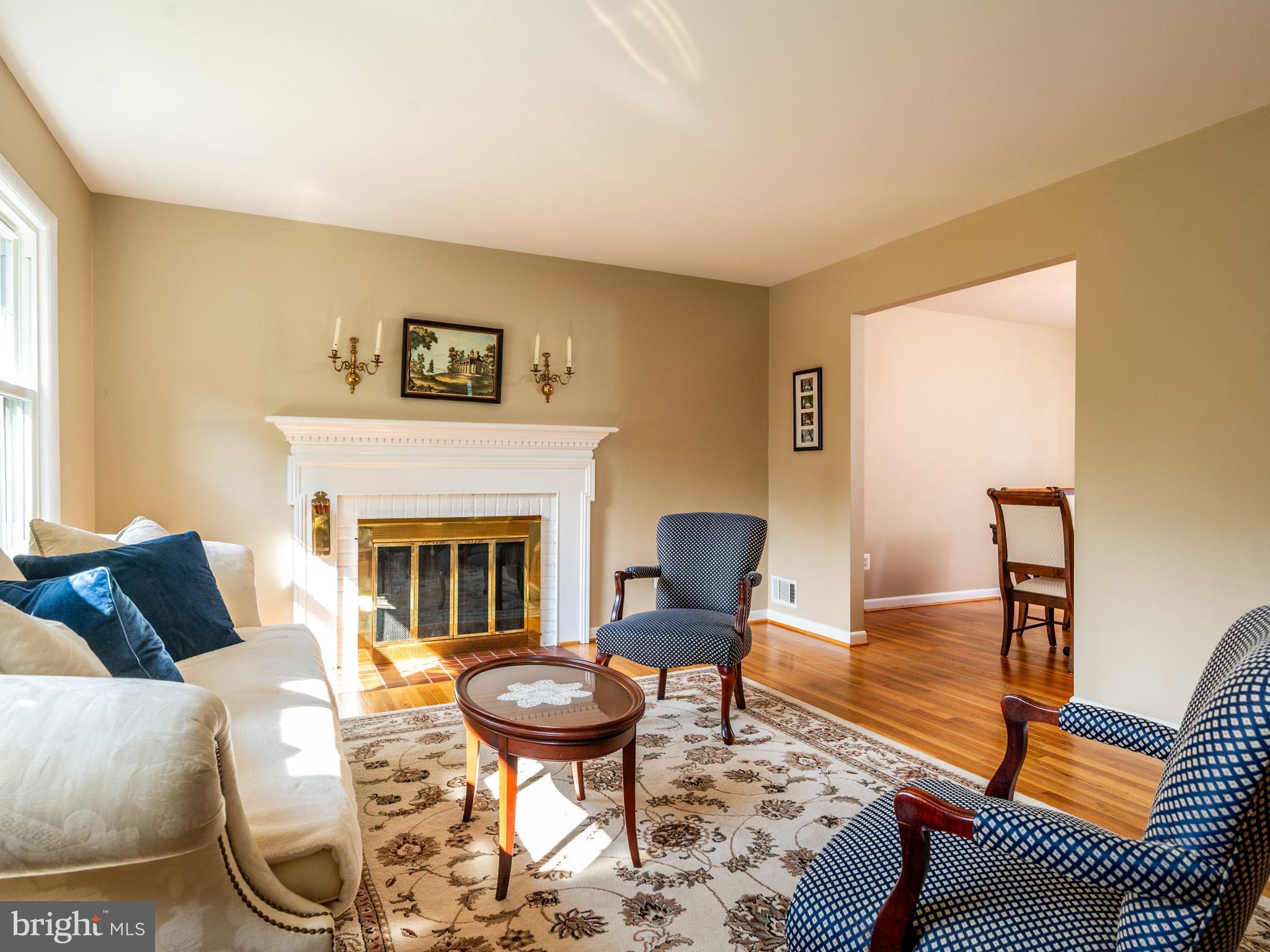 2300 Collingwood Road Alexandria, VA 22306 - Photo 8 of 41 Living Room