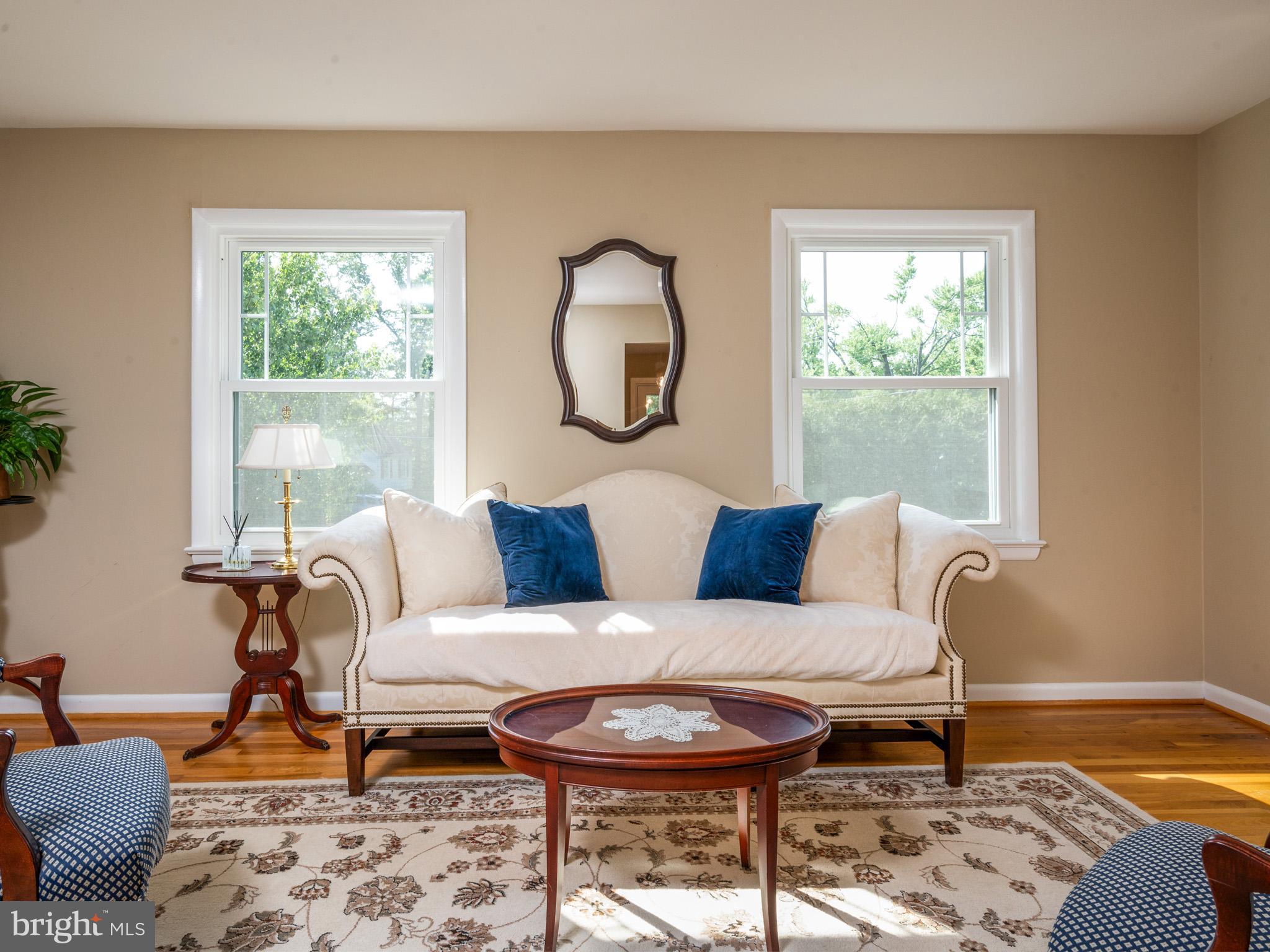 2300 Collingwood Road Alexandria, VA 22306 - Photo 10 of 41 Living Room